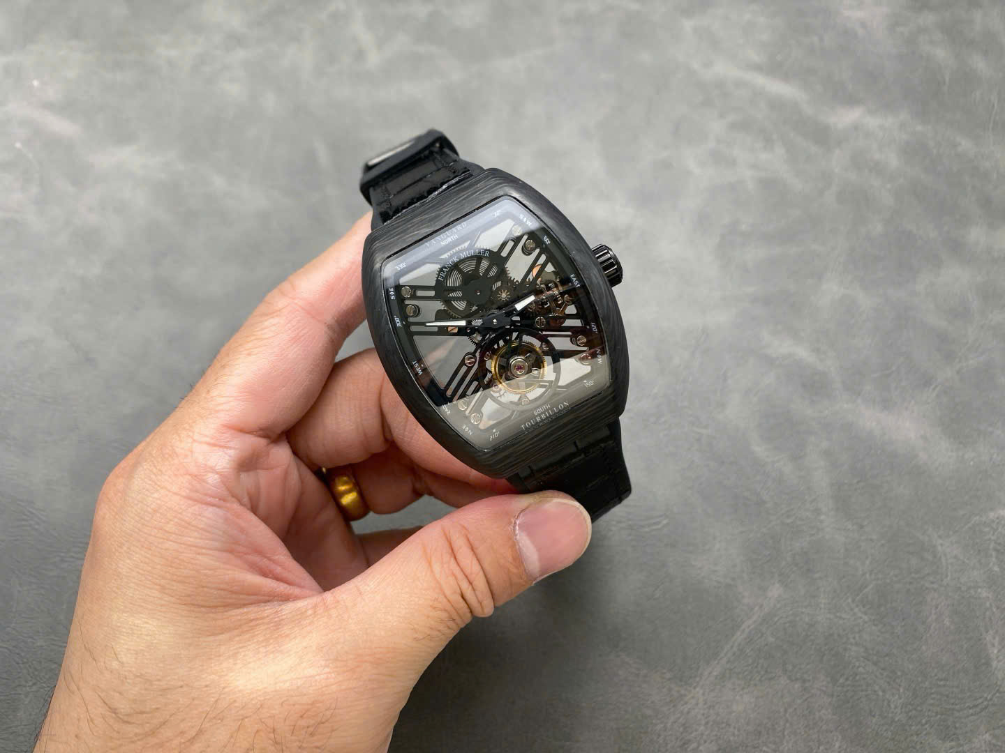 Đồng Hồ Franck Muller Vanguard V45 Tourbillon Chế Tác Carbon Nam 45mm (7) Đồng Hồ Franck Muller Vanguard V45 Tourbillon Chế Tác Carbon Nam 45mm (9)