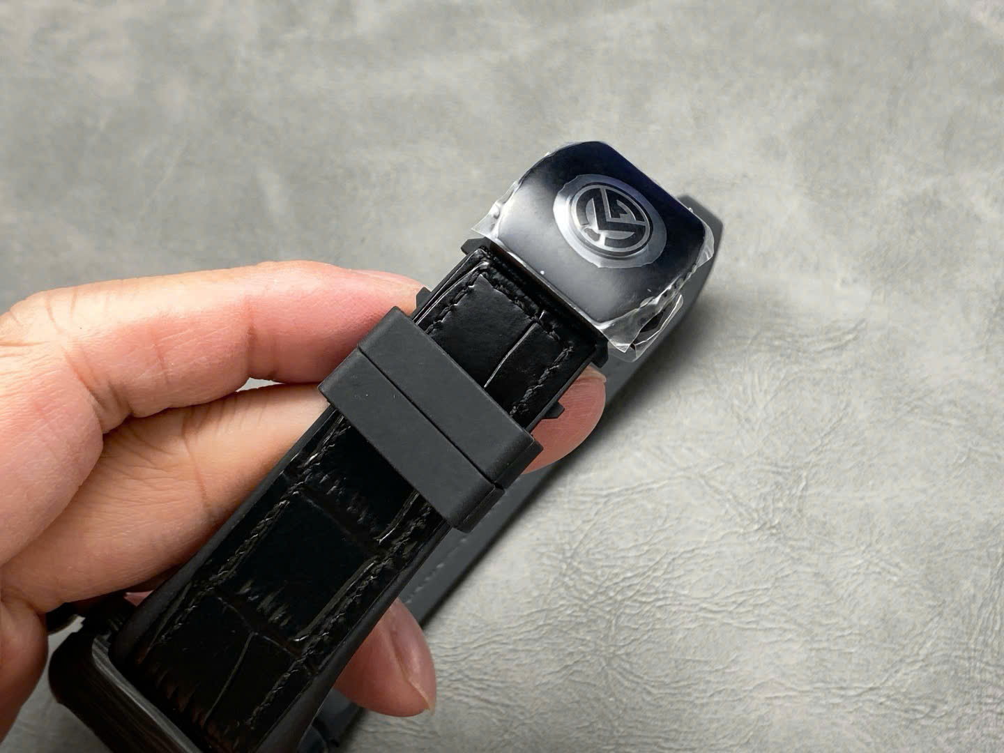 Đồng Hồ Franck Muller Vanguard V45 Tourbillon Chế Tác Carbon Nam 45mm (8) Đồng Hồ Franck Muller Vanguard V45 Tourbillon Chế Tác Carbon Nam 45mm (9)