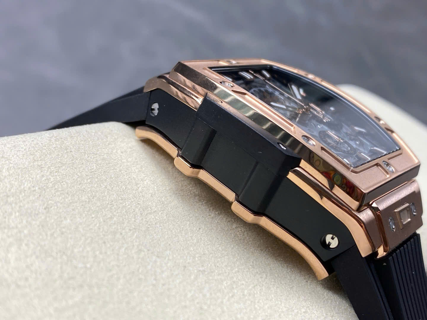 Đồng Hồ Hublot Spirit Of Big Bang King Gold Mặt Đen Chế Tác Nhà Máy BBF 42mm (8) Đồng Hồ Hublot Spirit Of Big Bang King Gold Mặt Đen Chế Tác Nhà Máy BBF 42mm (1)