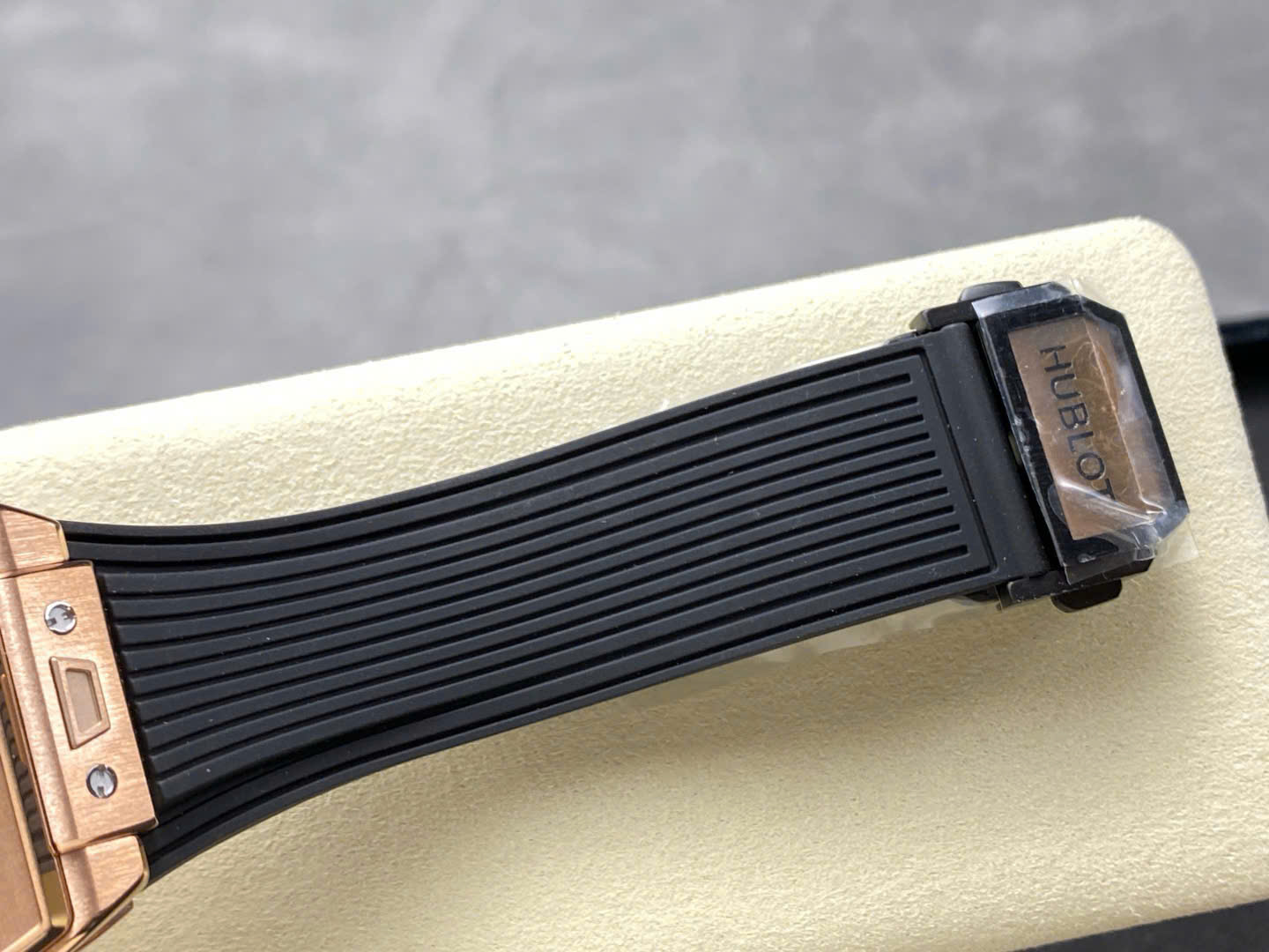 Đồng Hồ Hublot Spirit Of Big Bang King Gold Mặt Đen Chế Tác Nhà Máy BBF 42mm (9) Đồng Hồ Hublot Spirit Of Big Bang King Gold Mặt Đen Chế Tác Nhà Máy BBF 42mm (1)