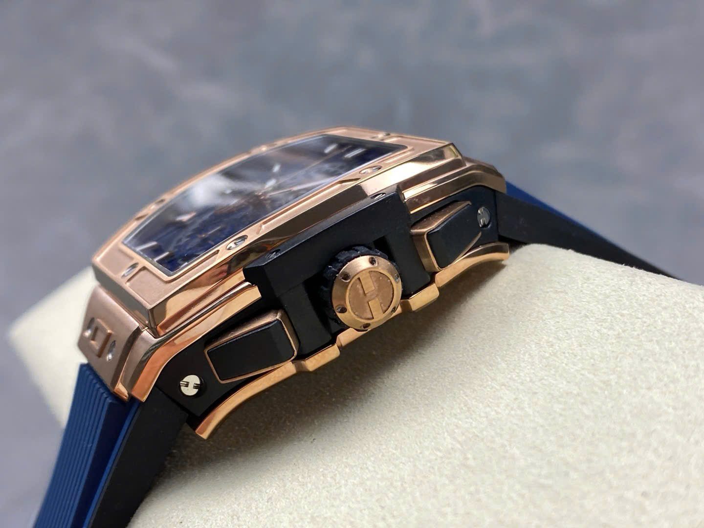 Đồng Hồ Hublot Spirit Of Big Bang King Gold Mặt Xanh Dương Chế Tác Xưởng BBF 42mm (2) Đồng Hồ Hublot Spirit Of Big Bang King Gold Mặt Xanh Dương Chế Tác Xưởng BBF 42mm (4)