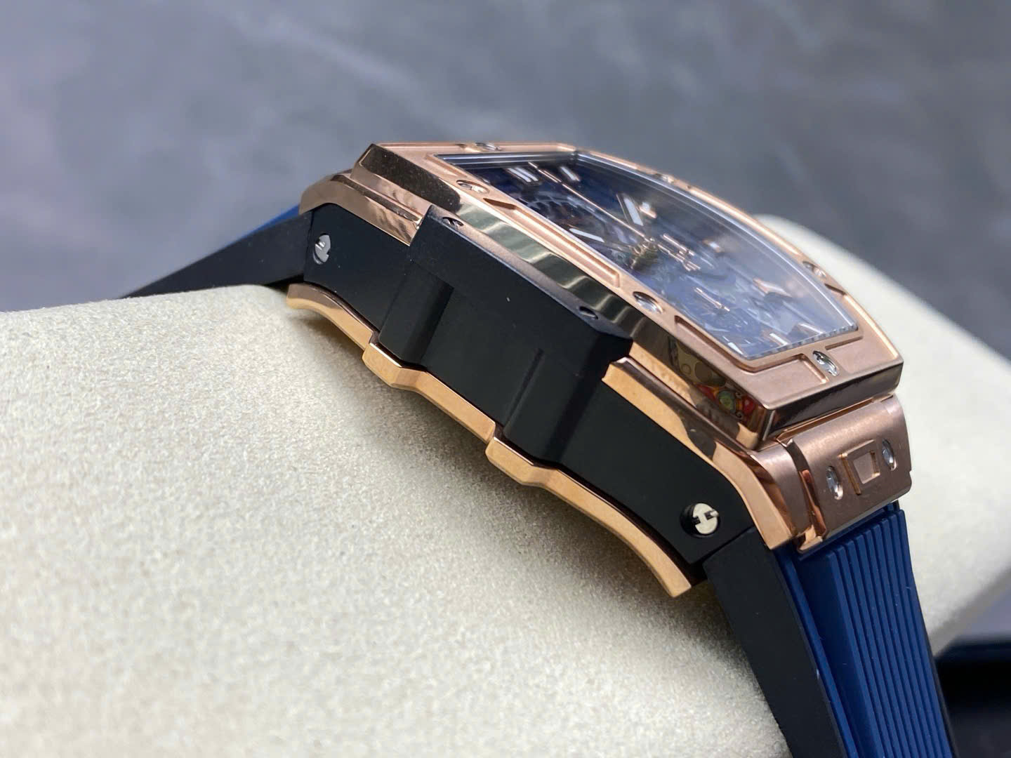 Đồng Hồ Hublot Spirit Of Big Bang King Gold Mặt Xanh Dương Chế Tác Xưởng BBF 42mm (3) Đồng Hồ Hublot Spirit Of Big Bang King Gold Mặt Xanh Dương Chế Tác Xưởng BBF 42mm (4)