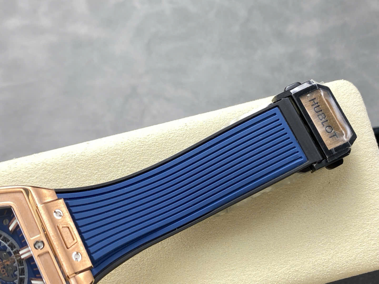 Đồng Hồ Hublot Spirit Of Big Bang King Gold Mặt Xanh Dương Chế Tác Xưởng BBF 42mm (9) Đồng Hồ Hublot Spirit Of Big Bang King Gold Mặt Xanh Dương Chế Tác Xưởng BBF 42mm (4)