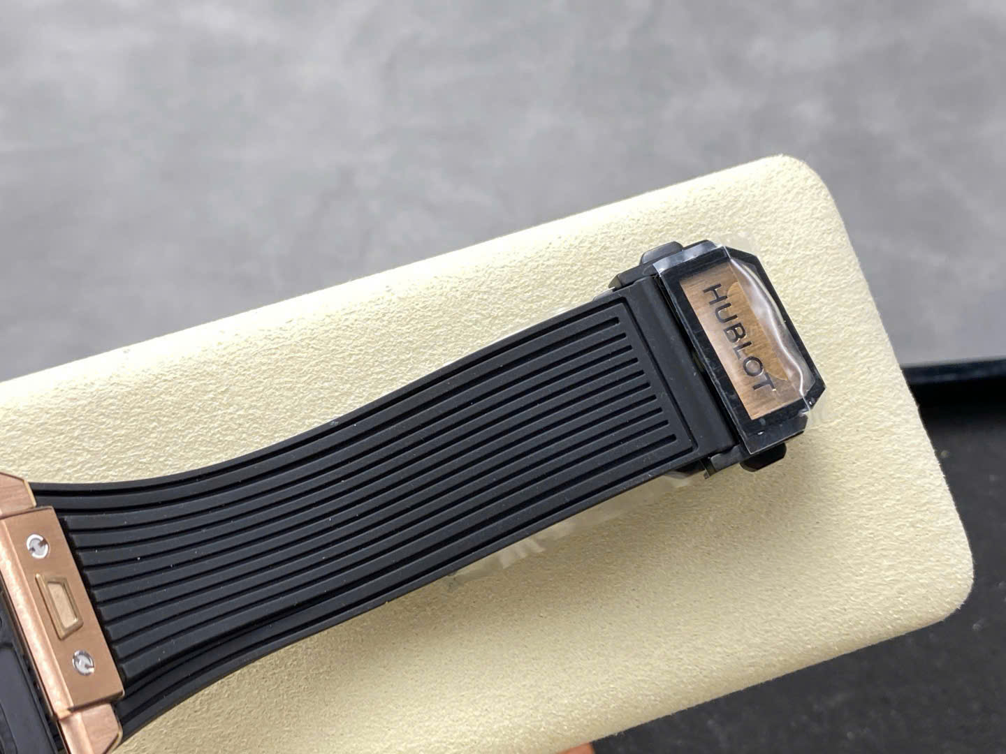 Đồng Hồ Hublot Spirit Of Big Bang King Gold Viền Gốm Đen Chế Tác Xưởng BBF 42mm (5) Đồng Hồ Hublot Spirit Of Big Bang King Gold Viền Gốm Đen Chế Tác Xưởng BBF 42mm (1)