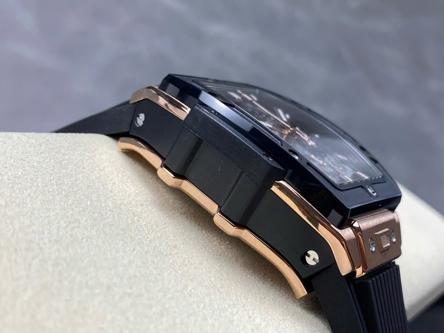 Đồng Hồ Hublot Spirit Of Big Bang King Gold Viền Gốm Đen Chế Tác Xưởng BBF 42mm (8) Đồng Hồ Hublot Spirit Of Big Bang King Gold Viền Gốm Đen Chế Tác Xưởng BBF 42mm (1)