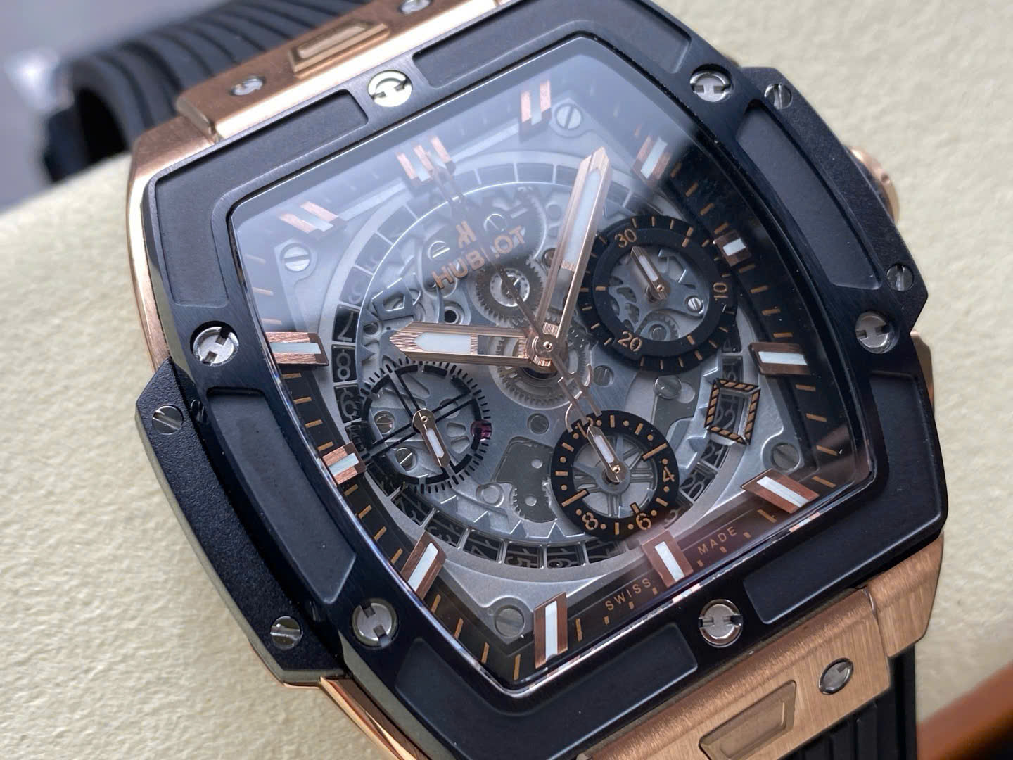 Đồng Hồ Hublot Spirit Of Big Bang King Gold Viền Gốm Đen Chế Tác Xưởng BBF 42mm (9) Đồng Hồ Hublot Spirit Of Big Bang King Gold Viền Gốm Đen Chế Tác Xưởng BBF 42mm (1)