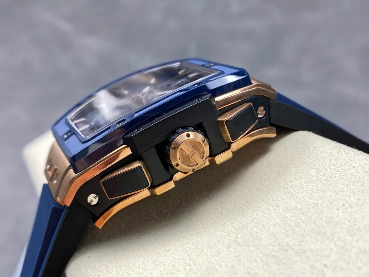 Đồng Hồ Hublot Spirit Of Big Bang King Gold Viền Gốm Xanh Chế Tác Xưởng BBF 42mm (4) Đồng Hồ Hublot Spirit Of Big Bang King Gold Viền Gốm Xanh Chế Tác Xưởng BBF 42mm (6)