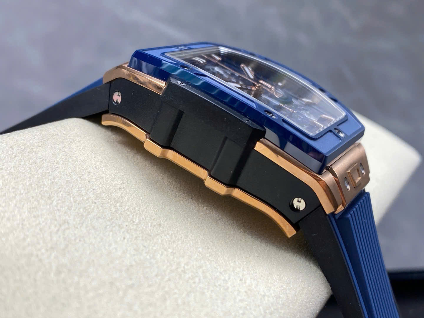 Đồng Hồ Hublot Spirit Of Big Bang King Gold Viền Gốm Xanh Chế Tác Xưởng BBF 42mm (5) Đồng Hồ Hublot Spirit Of Big Bang King Gold Viền Gốm Xanh Chế Tác Xưởng BBF 42mm (6)