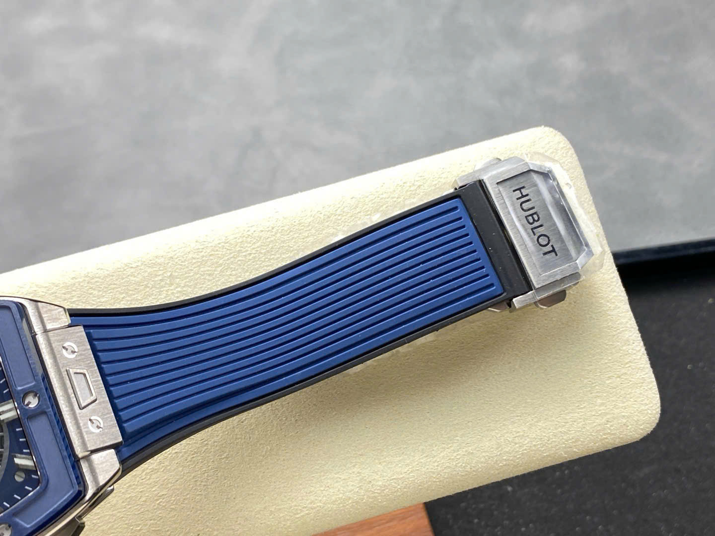 Đồng Hồ Hublot Spirit Of Big Bang TItanium Viền Gốm Xanh Rep 11 Nhà Máy BBF 42mm (1) Đồng Hồ Hublot Spirit Of Big Bang TItanium Viền Gốm Xanh Rep 11 Nhà Máy BBF 42mm (9)