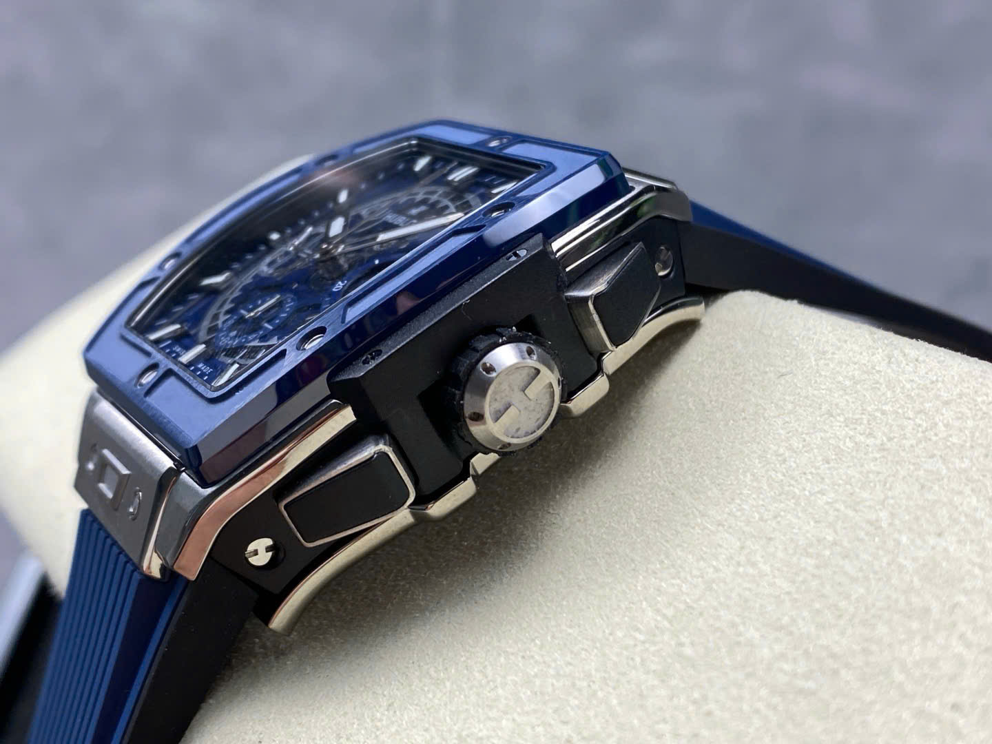 Đồng Hồ Hublot Spirit Of Big Bang TItanium Viền Gốm Xanh Rep 11 Nhà Máy BBF 42mm (2) Đồng Hồ Hublot Spirit Of Big Bang TItanium Viền Gốm Xanh Rep 11 Nhà Máy BBF 42mm (9)