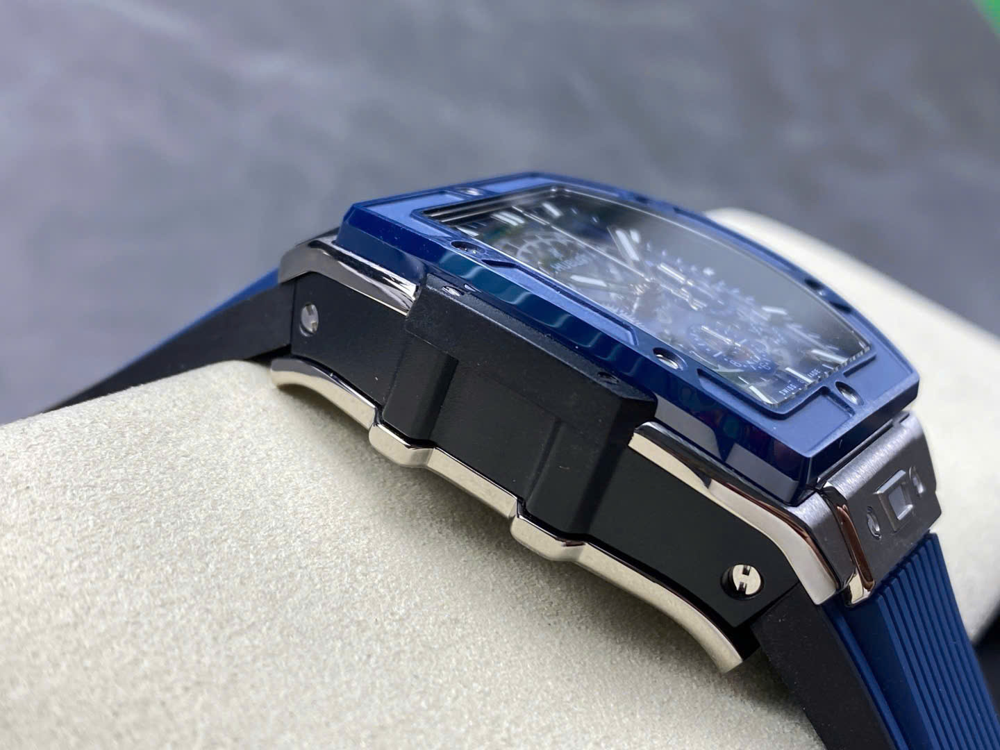 Đồng Hồ Hublot Spirit Of Big Bang TItanium Viền Gốm Xanh Rep 11 Nhà Máy BBF 42mm (5) Đồng Hồ Hublot Spirit Of Big Bang TItanium Viền Gốm Xanh Rep 11 Nhà Máy BBF 42mm (9)