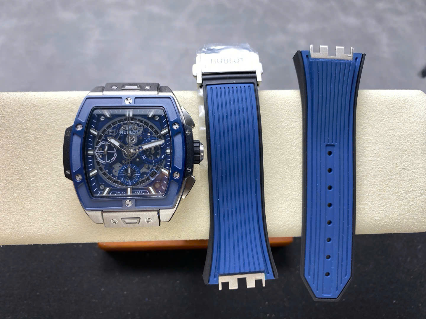 Đồng Hồ Hublot Spirit Of Big Bang TItanium Viền Gốm Xanh Rep 11 Nhà Máy BBF 42mm (8) Đồng Hồ Hublot Spirit Of Big Bang TItanium Viền Gốm Xanh Rep 11 Nhà Máy BBF 42mm (9)