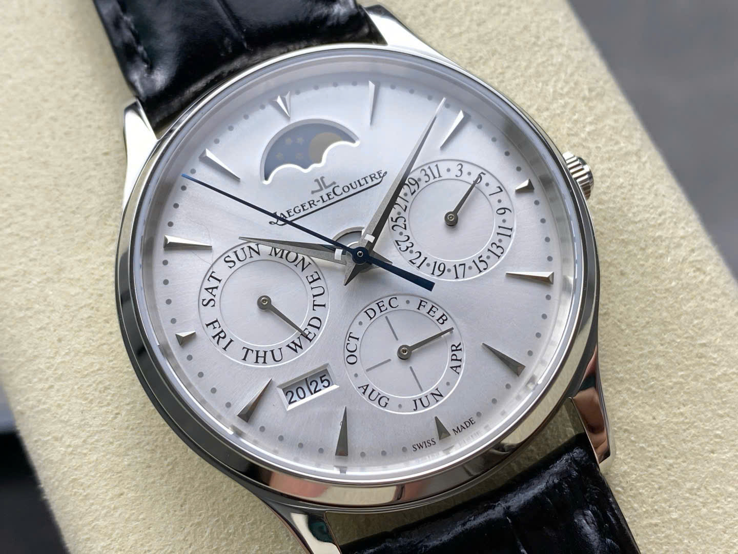 Đồng Hồ Jaeger LeCoultre Master Ultra Slim Perpetual Calendar Mặt Trắng VR Factory 39mm (2) Đồng Hồ Jaeger LeCoultre Master Ultra Slim Perpetual Calendar Mặt Trắng VR Factory 39mm (1)