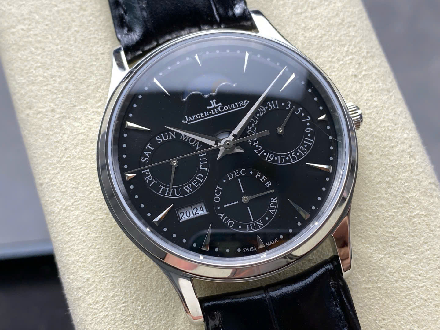 Đồng Hồ Jaeger LeCoultre Master Ultra Slim Perpetual Calendar Màu Đen VR Factory 39mm (4) Đồng Hồ Jaeger LeCoultre Master Ultra Slim Perpetual Calendar Màu Đen VR Factory 39mm (2)