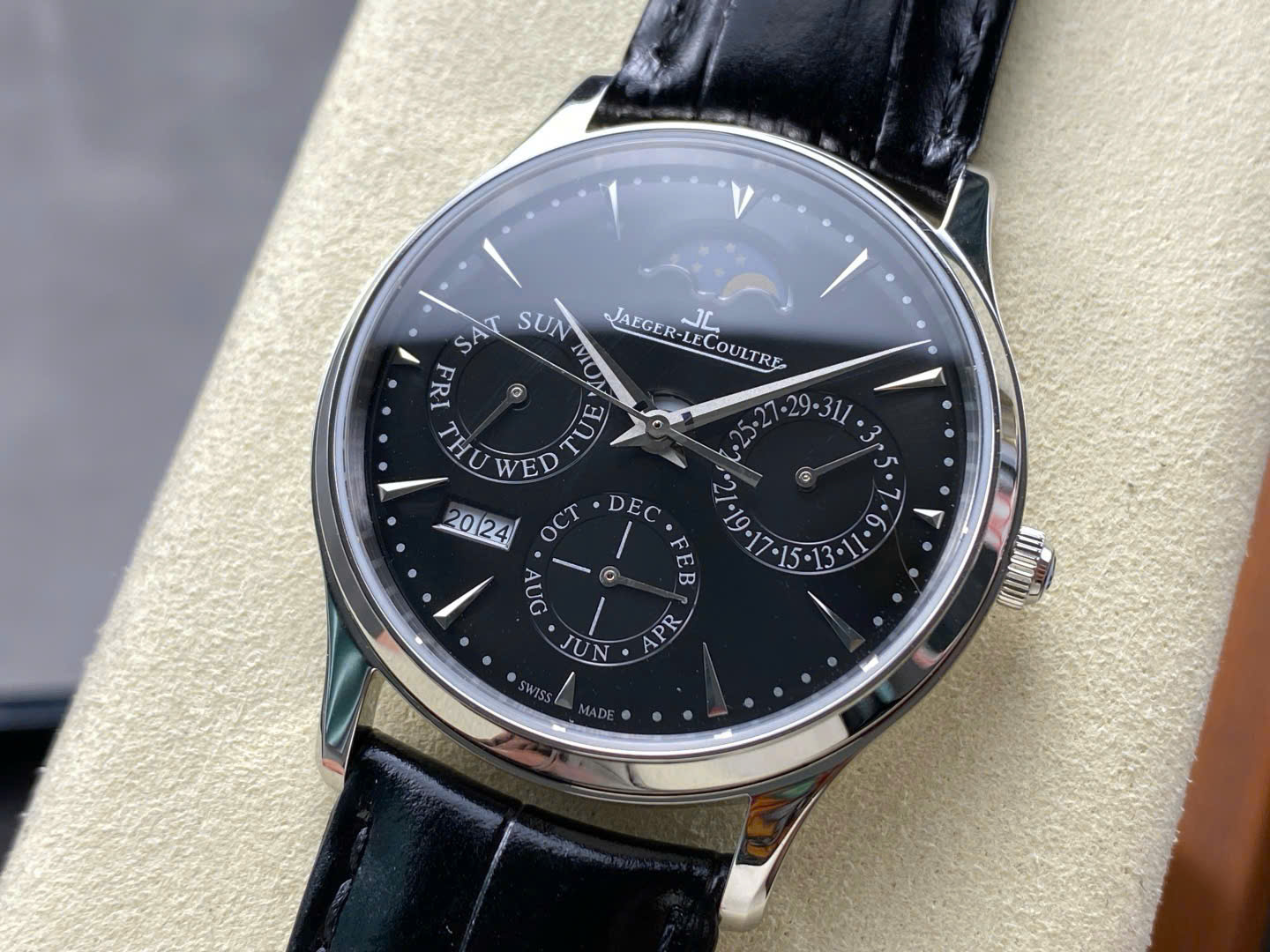Đồng Hồ Jaeger LeCoultre Master Ultra Slim Perpetual Calendar Màu Đen VR Factory 39mm (5) Đồng Hồ Jaeger LeCoultre Master Ultra Slim Perpetual Calendar Màu Đen VR Factory 39mm (2)