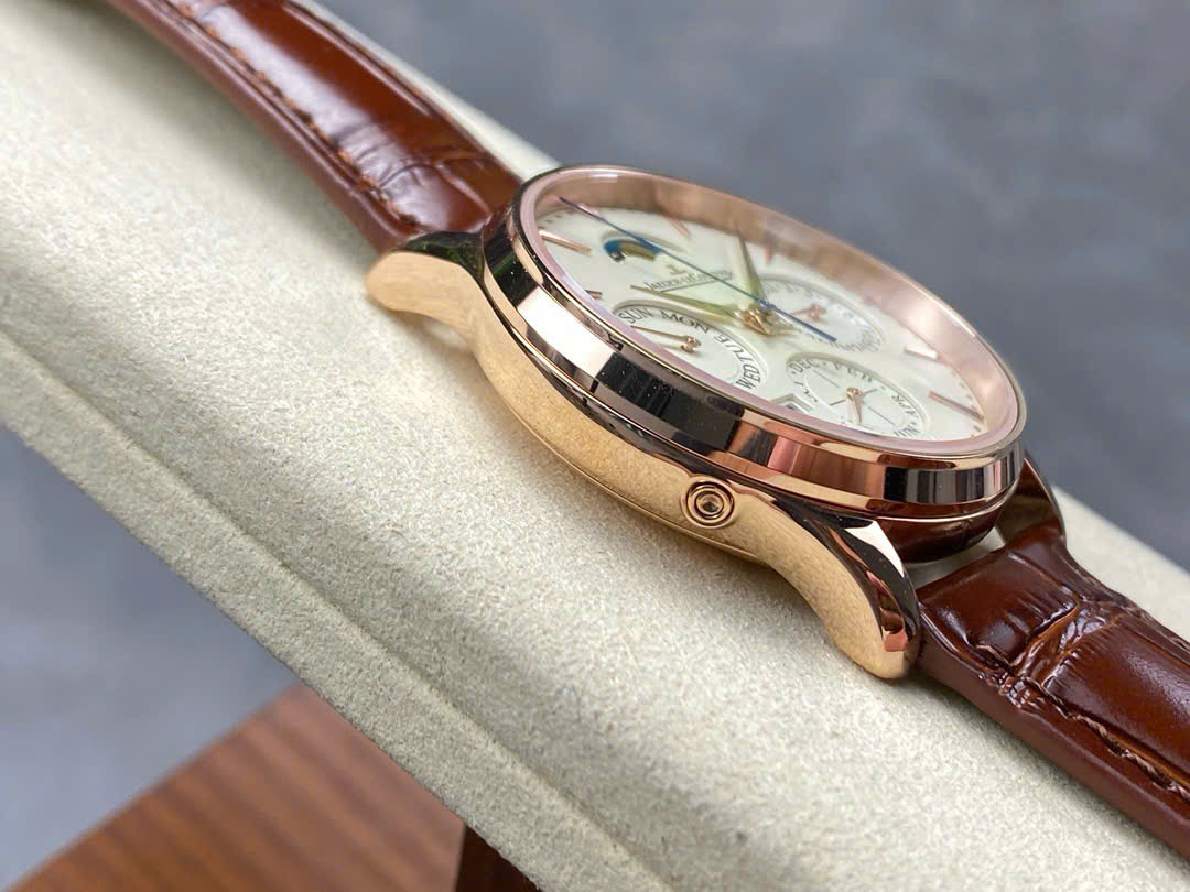 Đồng Hồ Nam Jaeger LeCoultre Master Ultra Thin Perpetual Calendar Chế Tác 39mm (6) Đồng Hồ Nam Jaeger LeCoultre Master Ultra Thin Perpetual Calendar Chế Tác 39mm (9)