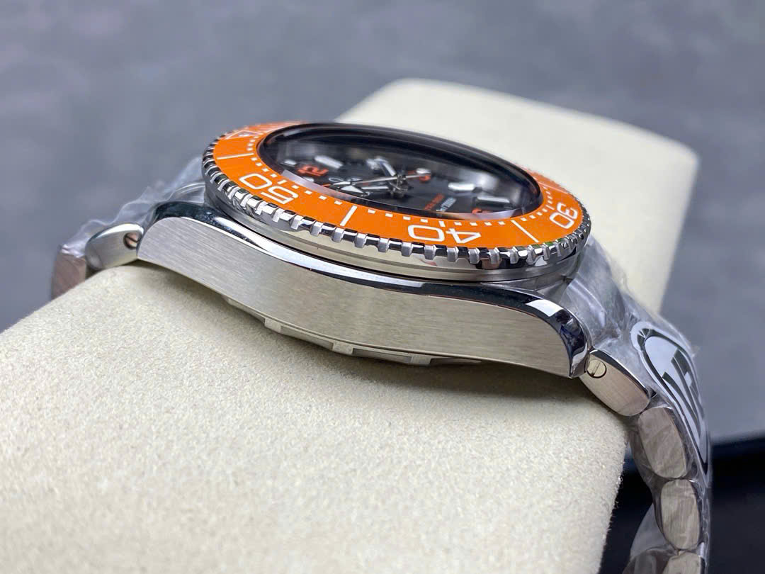 Đồng Hồ Nam Omega Seamaster Planet Ocean 6000M Viền Màu Cam (3) Đồng Hồ Nam Omega Seamaster Planet Ocean 6000M Viền Màu Cam (1)