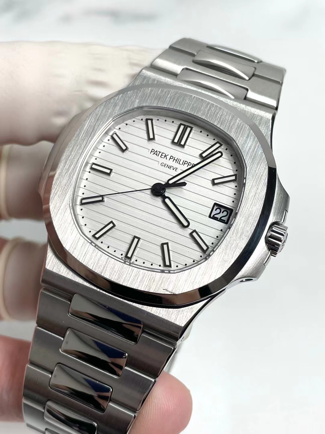 Đồng Hồ Patek Philippe Nautilus 5711 Tuỳ Chỉnh Chuyển Động, Mặt Số, Bộ Máy VVIP 40mm (4) Đồng Hồ Patek Philippe Nautilus 5711 Tuỳ Chỉnh Chuyển Động, Mặt Số, Bộ Máy VVIP 40mm (2)