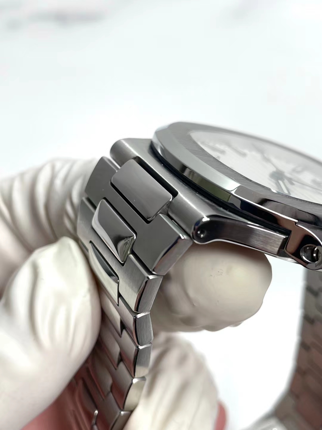 Đồng Hồ Patek Philippe Nautilus 5711 Tuỳ Chỉnh Chuyển Động, Mặt Số, Bộ Máy VVIP 40mm (6) Đồng Hồ Patek Philippe Nautilus 5711 Tuỳ Chỉnh Chuyển Động, Mặt Số, Bộ Máy VVIP 40mm (2)