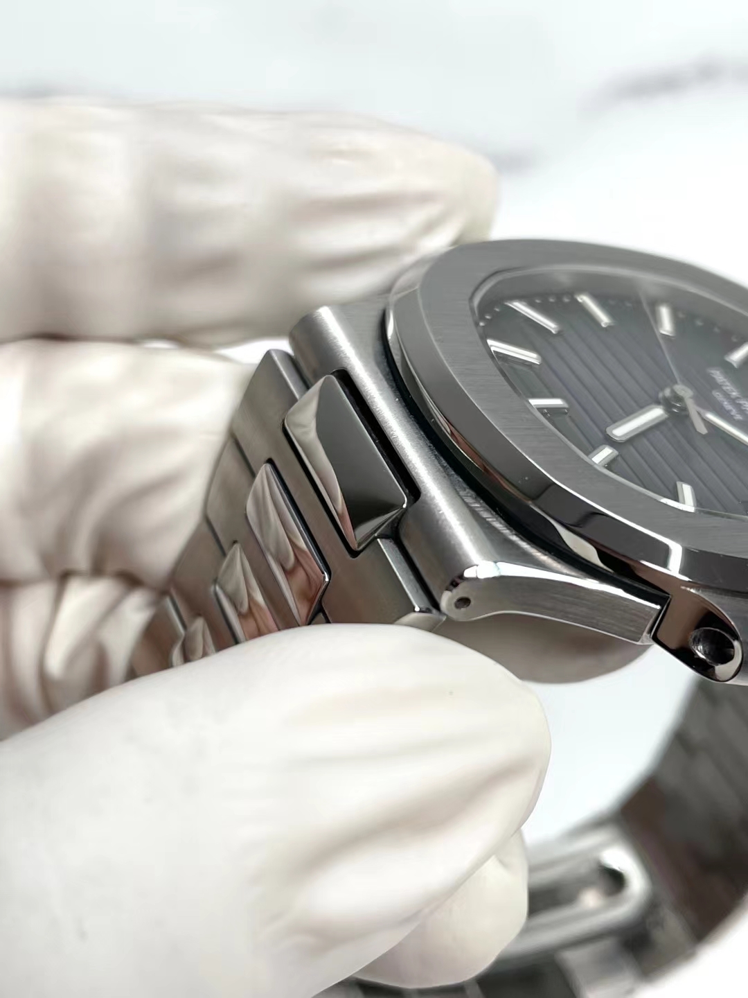 Đồng Hồ Patek Philippe Nautilus 5711 Tuỳ Chỉnh Mặt Số, Bộ Vỏ, Bộ Máy VVIP 40mm (1) Đồng Hồ Patek Philippe Nautilus 5711 Tuỳ Chỉnh Mặt Số, Bộ Vỏ, Bộ Máy VVIP 40mm (3)