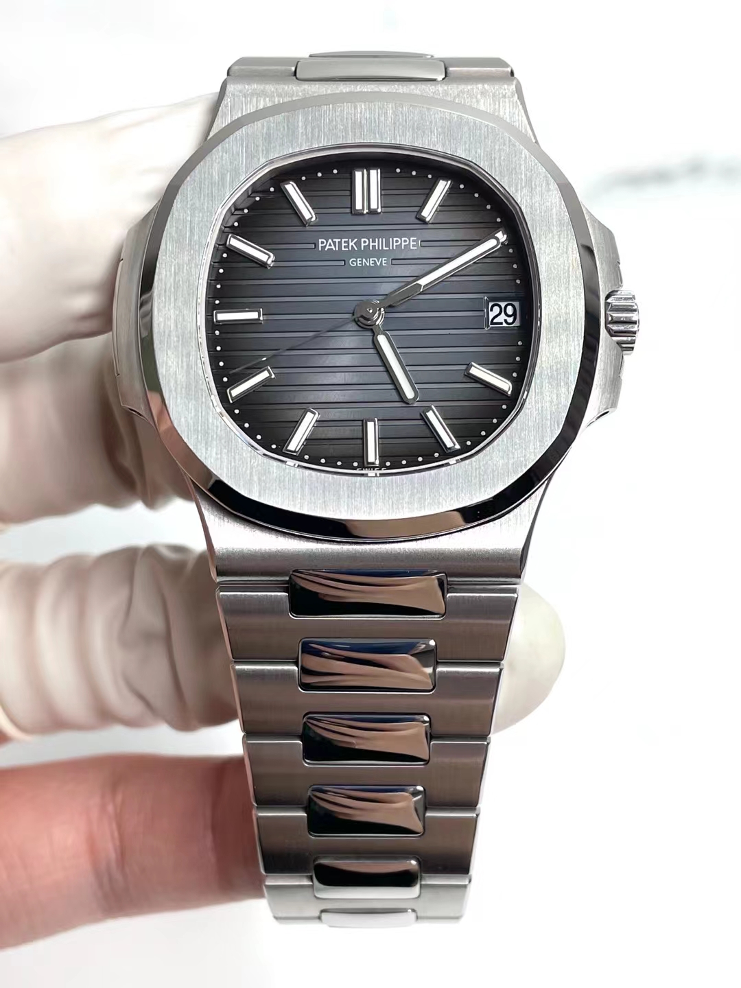 Đồng Hồ Patek Philippe Nautilus 5711 Tuỳ Chỉnh Mặt Số, Bộ Vỏ, Bộ Máy VVIP 40mm (2) Đồng Hồ Patek Philippe Nautilus 5711 Tuỳ Chỉnh Mặt Số, Bộ Vỏ, Bộ Máy VVIP 40mm (3)