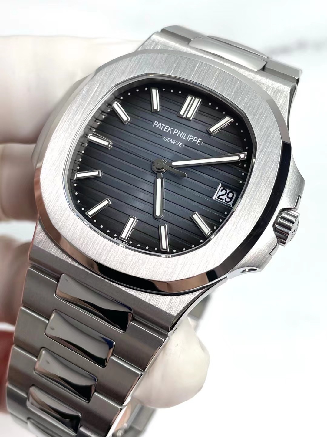 Đồng Hồ Patek Philippe Nautilus 5711 Tuỳ Chỉnh Mặt Số, Bộ Vỏ, Bộ Máy VVIP 40mm (4) Đồng Hồ Patek Philippe Nautilus 5711 Tuỳ Chỉnh Mặt Số, Bộ Vỏ, Bộ Máy VVIP 40mm (3)