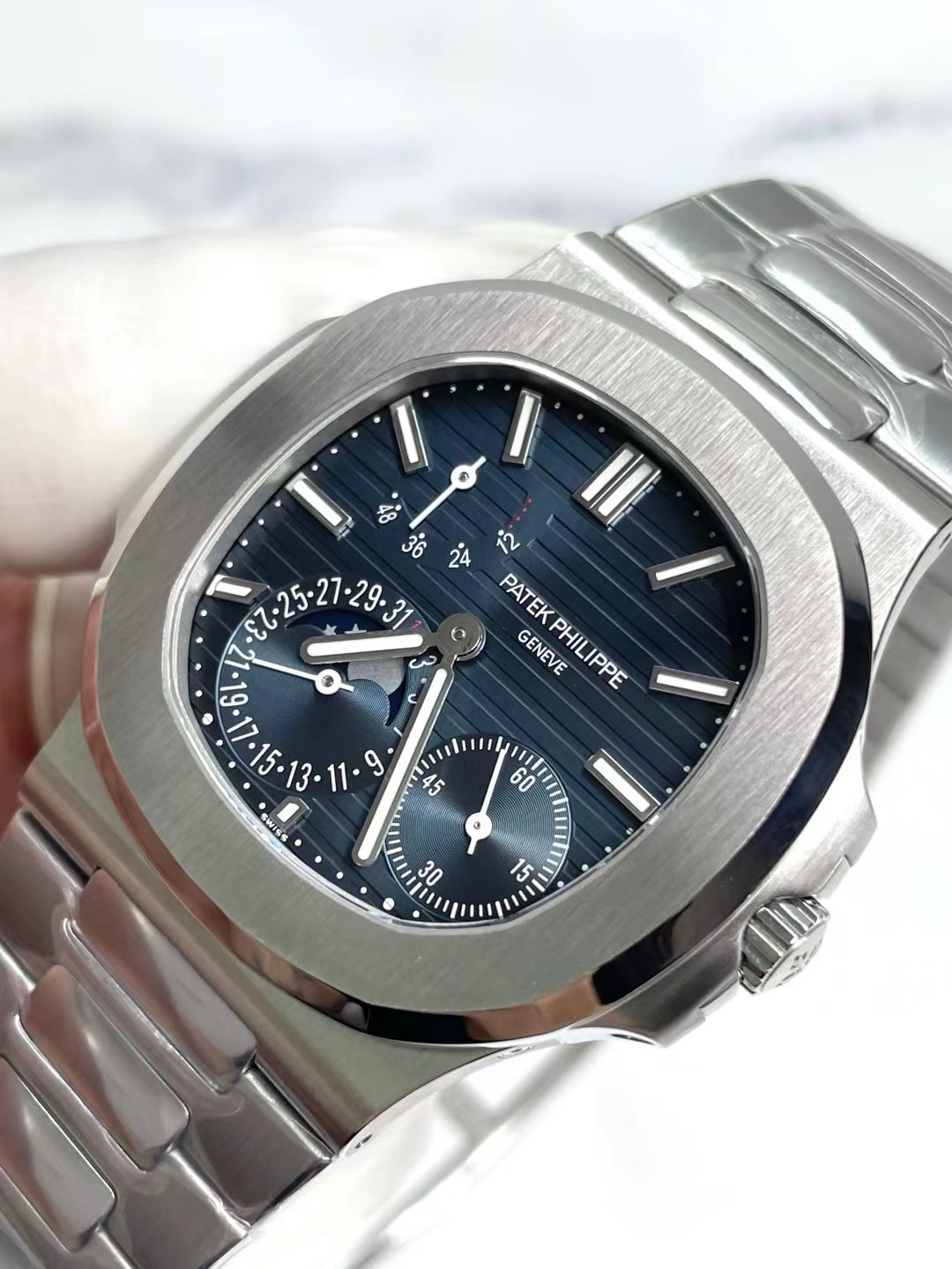 Đồng Hồ Patek Philippe Nautilus 5712 Tinh Chỉnh Mặt Số, Bộ Máy, Dây Đeo VVIP 40mm (4) Đồng Hồ Patek Philippe Nautilus 5712 Tinh Chỉnh Mặt Số, Bộ Máy, Dây Đeo VVIP 40mm (6)