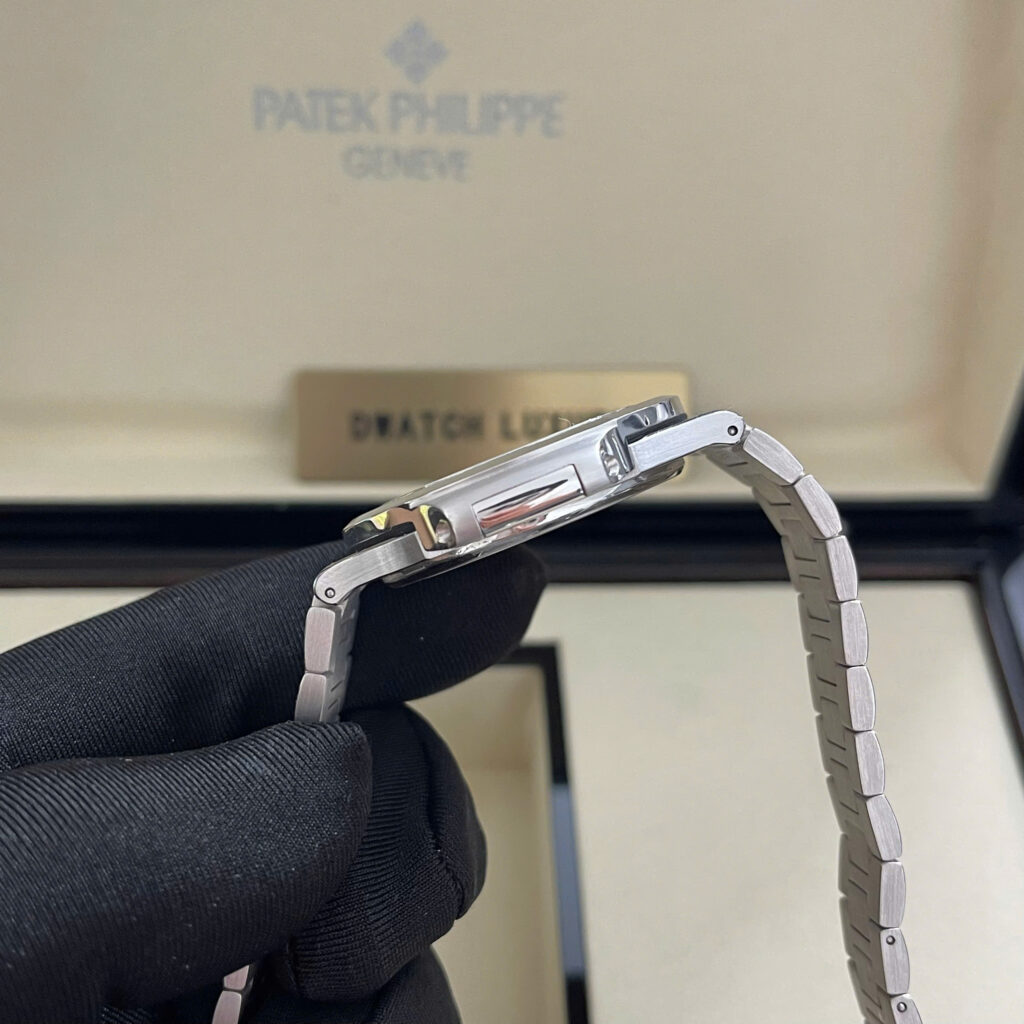 Đồng Hồ Patek Philippe Nautilus 5719-10G Chế Tác Vàng Trắng 18K Kim Cương 40mm (1)