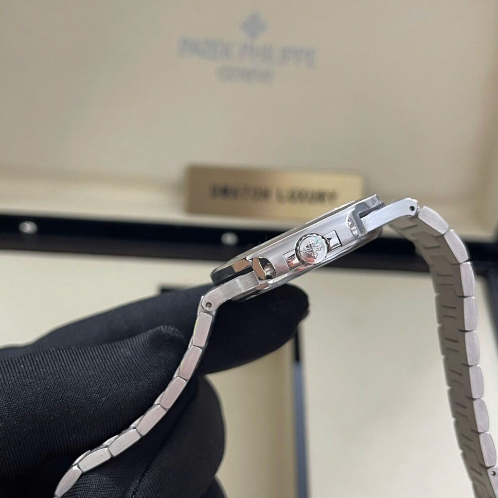 Đồng Hồ Patek Philippe Nautilus 5719-10G Chế Tác Vàng Trắng 18K Kim Cương 40mm (1)