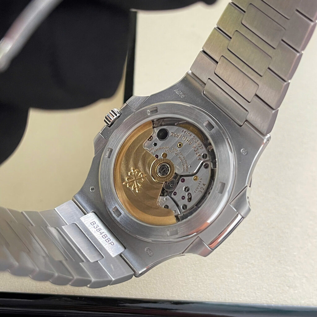 Đồng Hồ Patek Philippe Nautilus 5719-10G Chế Tác Vàng Trắng 18K Kim Cương 40mm (1)