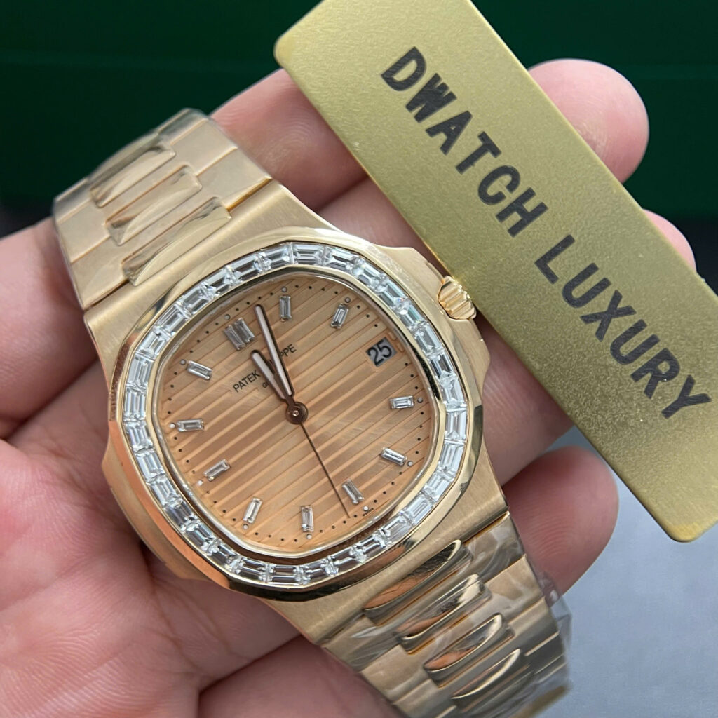 Đồng Hồ Patek Philippe Nautilus 5723-1R-001 Chế Tác Vàng Nguyên Khối Kim Cương 40mm (1)