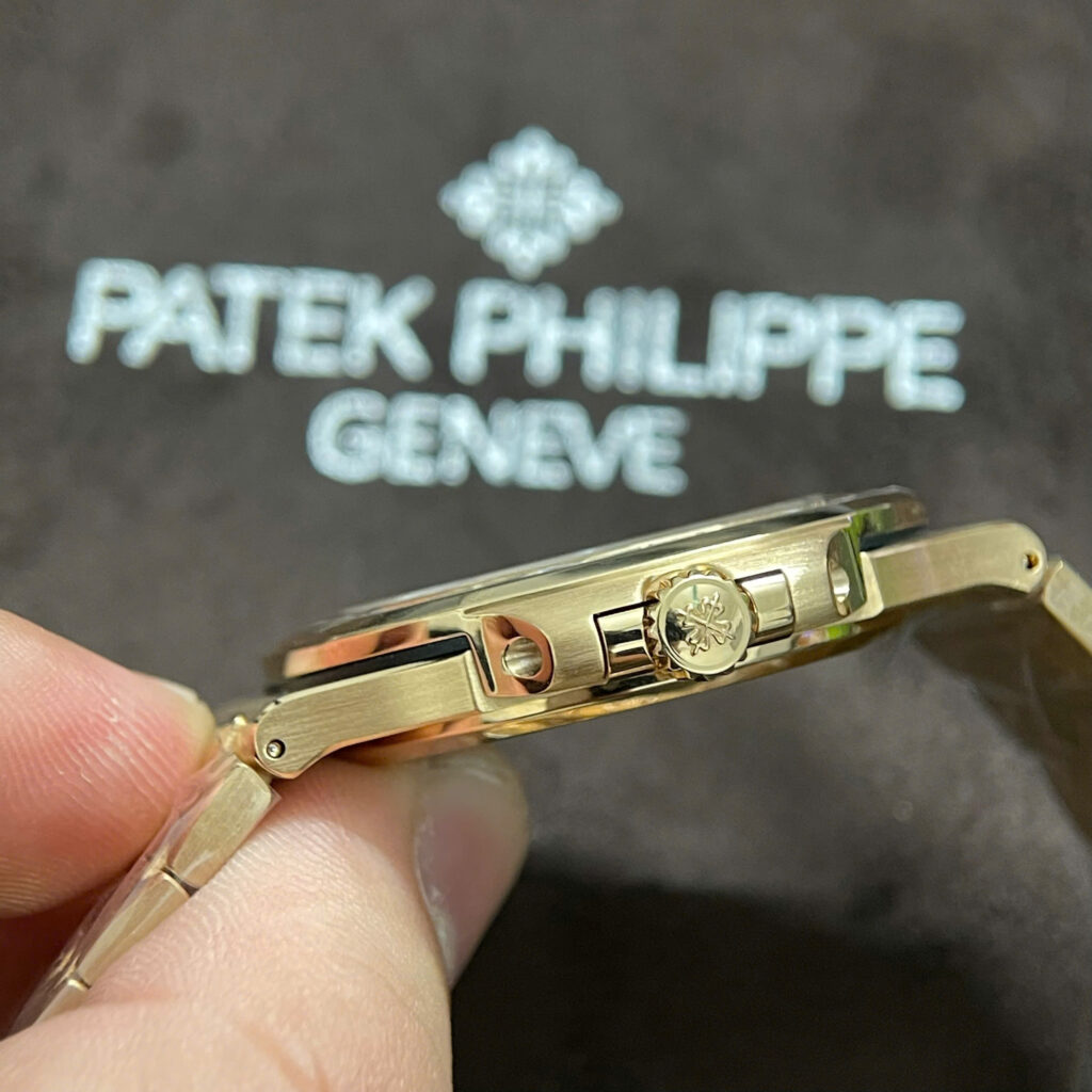 Đồng Hồ Patek Philippe Nautilus 5723-1R-001 Chế Tác Vàng Nguyên Khối Kim Cương 40mm (1)