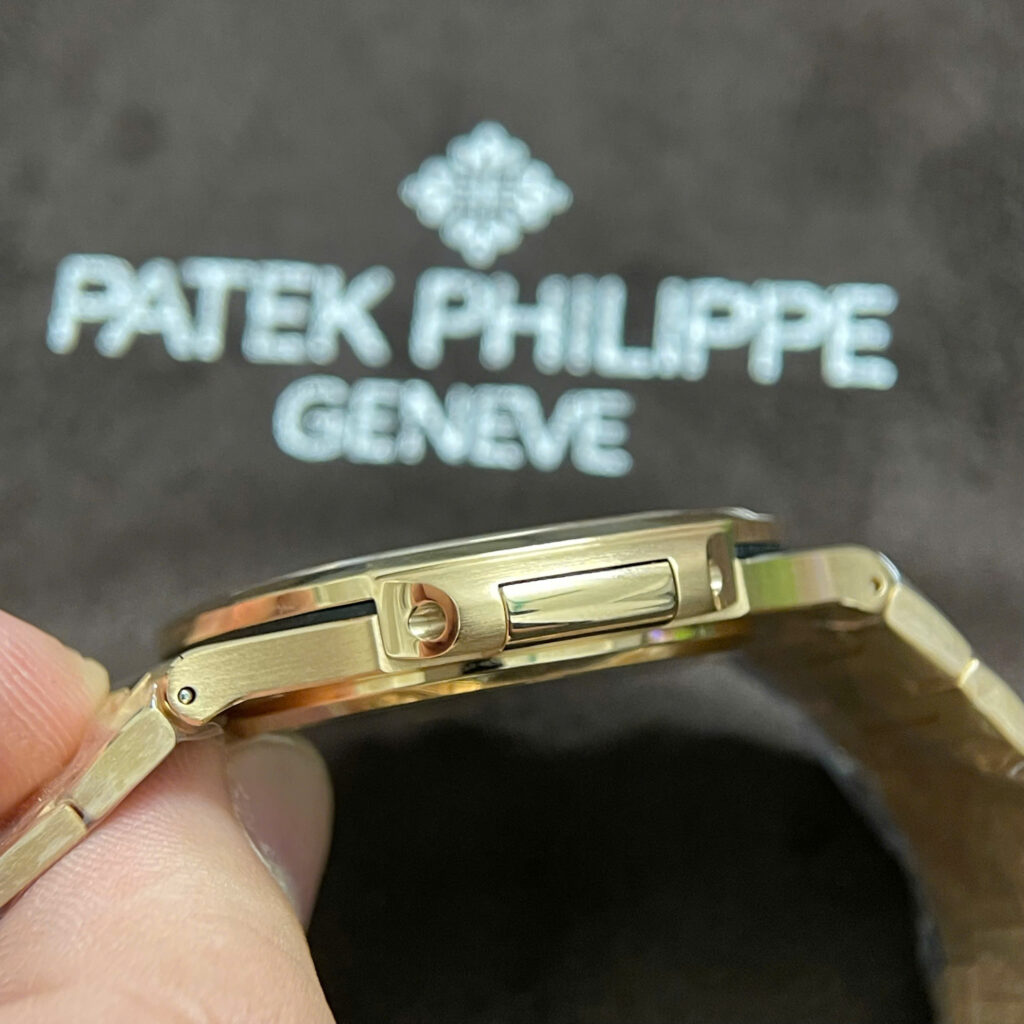 Đồng Hồ Patek Philippe Nautilus 5723-1R-001 Chế Tác Vàng Nguyên Khối Kim Cương 40mm (1)