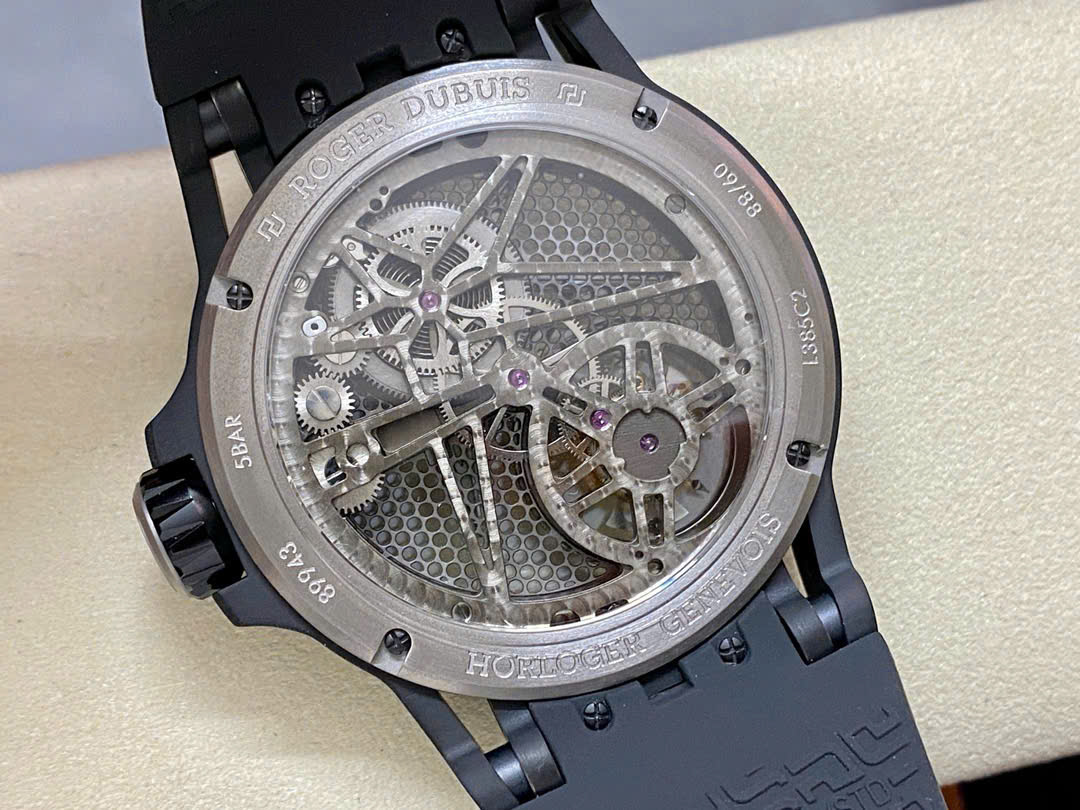 Đồng Hồ Roger Dubuis Excalibur Spider Black Dlc Titanium RDDBEX0815 Chế Tác 45mm (3) Đồng Hồ Roger Dubuis Excalibur Spider Black Dlc Titanium RDDBEX0815 Chế Tác 45mm (1)