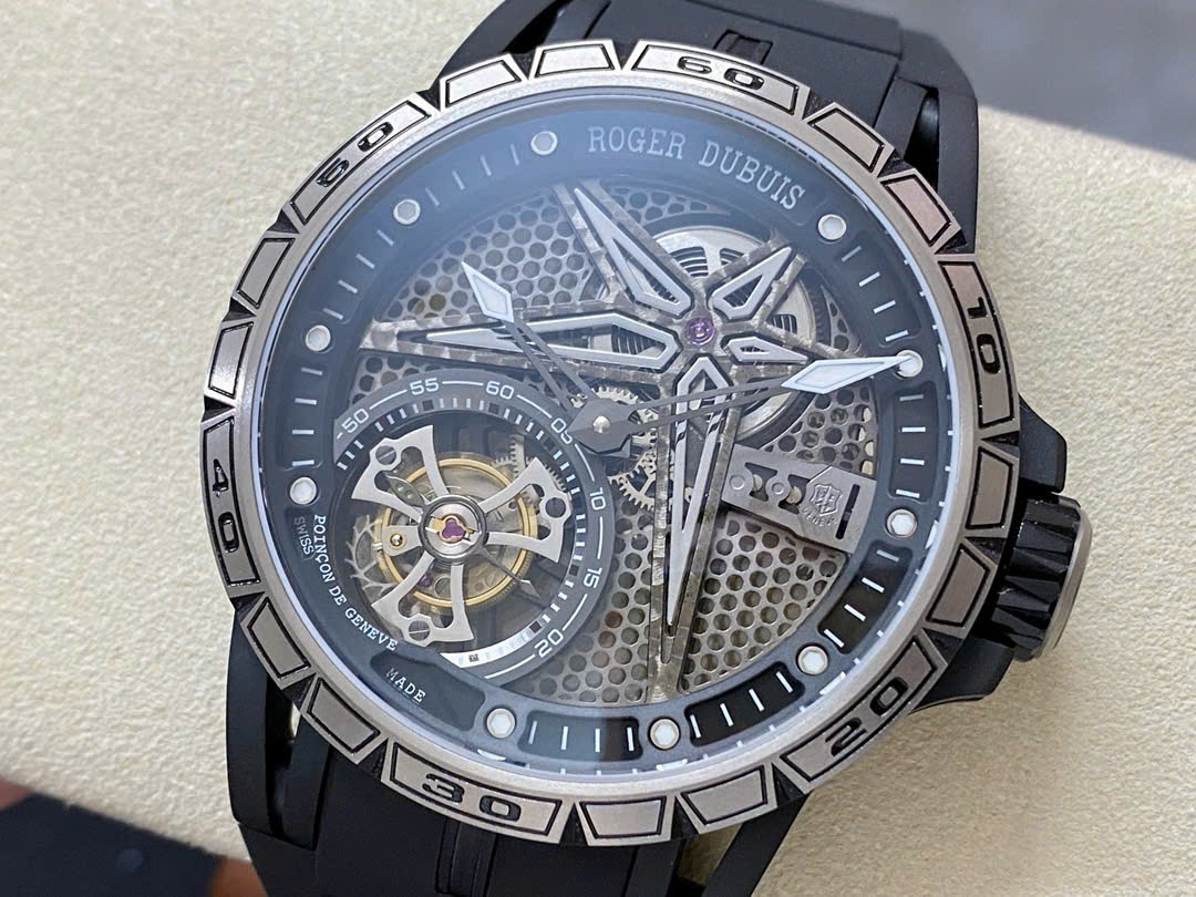 Đồng Hồ Roger Dubuis Excalibur Spider Black Dlc Titanium RDDBEX0815 Chế Tác 45mm (7) Đồng Hồ Roger Dubuis Excalibur Spider Black Dlc Titanium RDDBEX0815 Chế Tác 45mm (1)