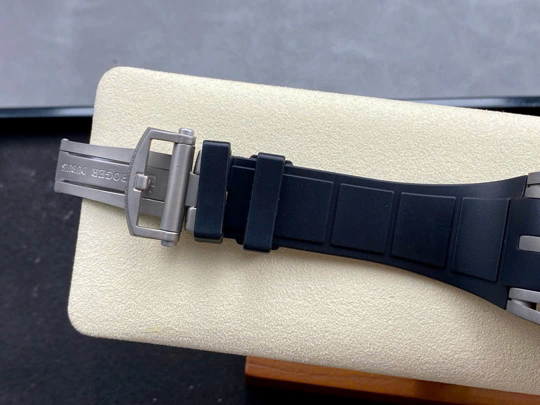 Đồng Hồ Roger Dubuis Excalibur Spider Titanium Màu Đen Chế Tác Tourbillon 45mm (1) Đồng Hồ Roger Dubuis Excalibur Spider Titanium Màu Đen Chế Tác Tourbillon 45mm (9)