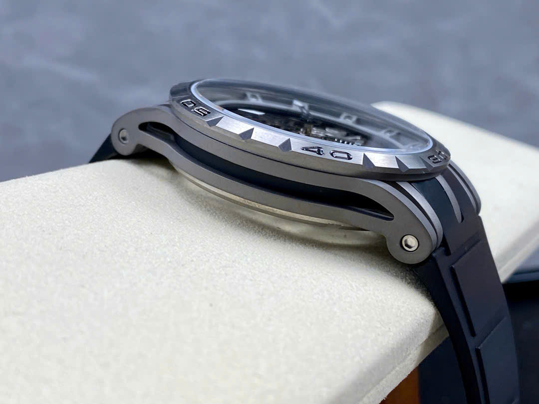 Đồng Hồ Roger Dubuis Excalibur Spider Titanium Màu Đen Chế Tác Tourbillon 45mm (5) Đồng Hồ Roger Dubuis Excalibur Spider Titanium Màu Đen Chế Tác Tourbillon 45mm (9)