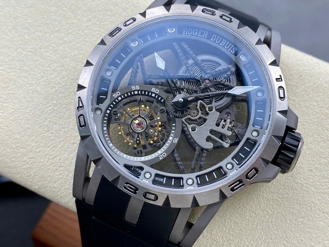 Đồng Hồ Roger Dubuis Excalibur Spider Titanium Màu Đen Chế Tác Tourbillon 45mm (7) Đồng Hồ Roger Dubuis Excalibur Spider Titanium Màu Đen Chế Tác Tourbillon 45mm (9)