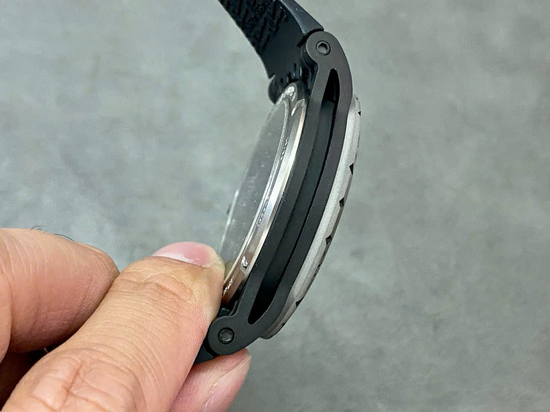 Đồng Hồ Roger Dubuis Excalibur Titanium Tourbillon Replica Cao Cấp Nhà Máy BBR 45mm (9) Đồng Hồ Roger Dubuis Excalibur Titanium Tourbillon Replica Cao Cấp Nhà Máy BBR 45mm (7)