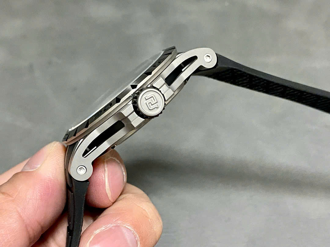 Đồng Hồ Roger Dubuis Excalibur Tourbillon Chế Tác Cao Cấp Nhất Nhà Máy TS 45mm (7) Đồng Hồ Roger Dubuis Excalibur Tourbillon Chế Tác Cao Cấp Nhất Nhà Máy TS 45mm (9)