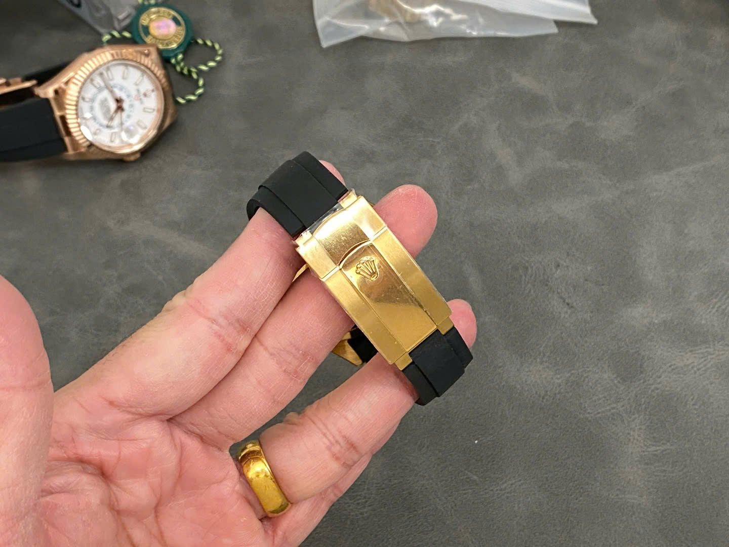 Đồng Hồ Rolex Sky Dweller 326238 Chế Tác Trọng Lượng 190 Grams Xưởng ZF 42mm (1) Đồng Hồ Rolex Sky Dweller 326238 Chế Tác Trọng Lượng 190 Grams Xưởng ZF 42mm (10)