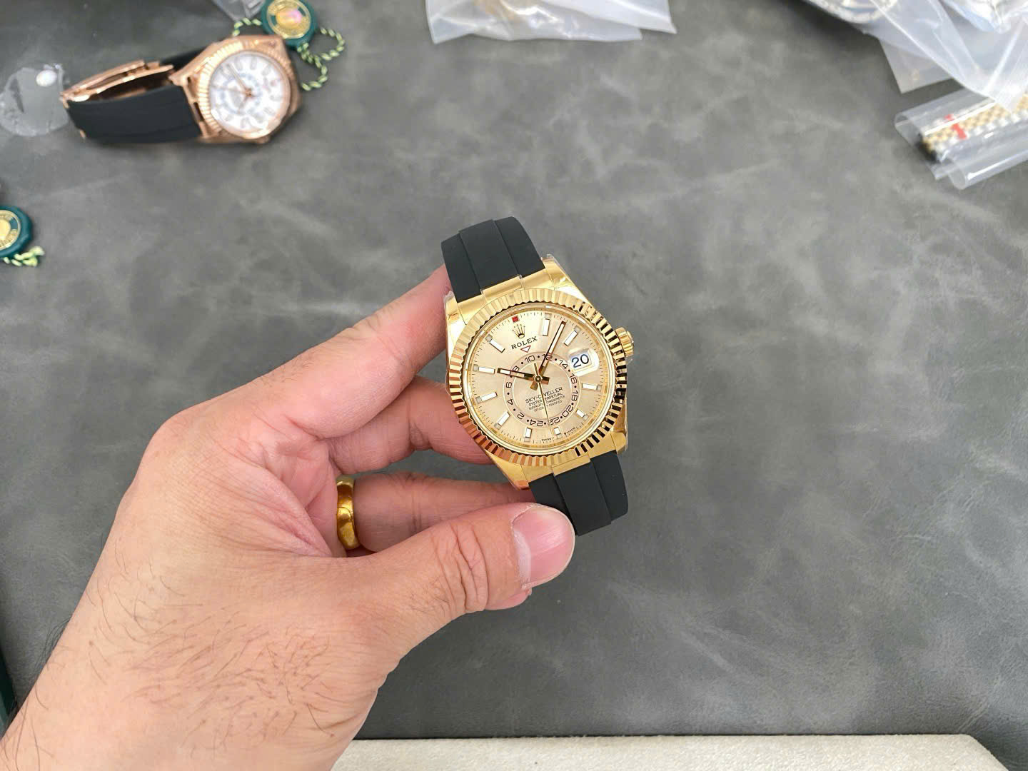 Đồng Hồ Rolex Sky Dweller 326238 Chế Tác Trọng Lượng 190 Grams Xưởng ZF 42mm (10) Đồng Hồ Rolex Sky Dweller 326238 Chế Tác Trọng Lượng 190 Grams Xưởng ZF 42mm (10)