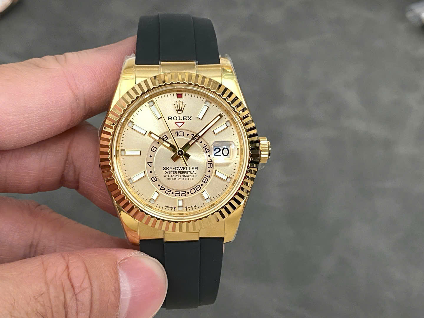 Đồng Hồ Rolex Sky Dweller 326238 Chế Tác Trọng Lượng 190 Grams Xưởng ZF 42mm (2) Đồng Hồ Rolex Sky Dweller 326238 Chế Tác Trọng Lượng 190 Grams Xưởng ZF 42mm (10)