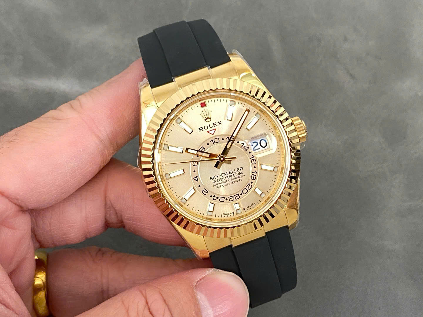 Đồng Hồ Rolex Sky Dweller 326238 Chế Tác Trọng Lượng 190 Grams Xưởng ZF 42mm (3) Đồng Hồ Rolex Sky Dweller 326238 Chế Tác Trọng Lượng 190 Grams Xưởng ZF 42mm (10)