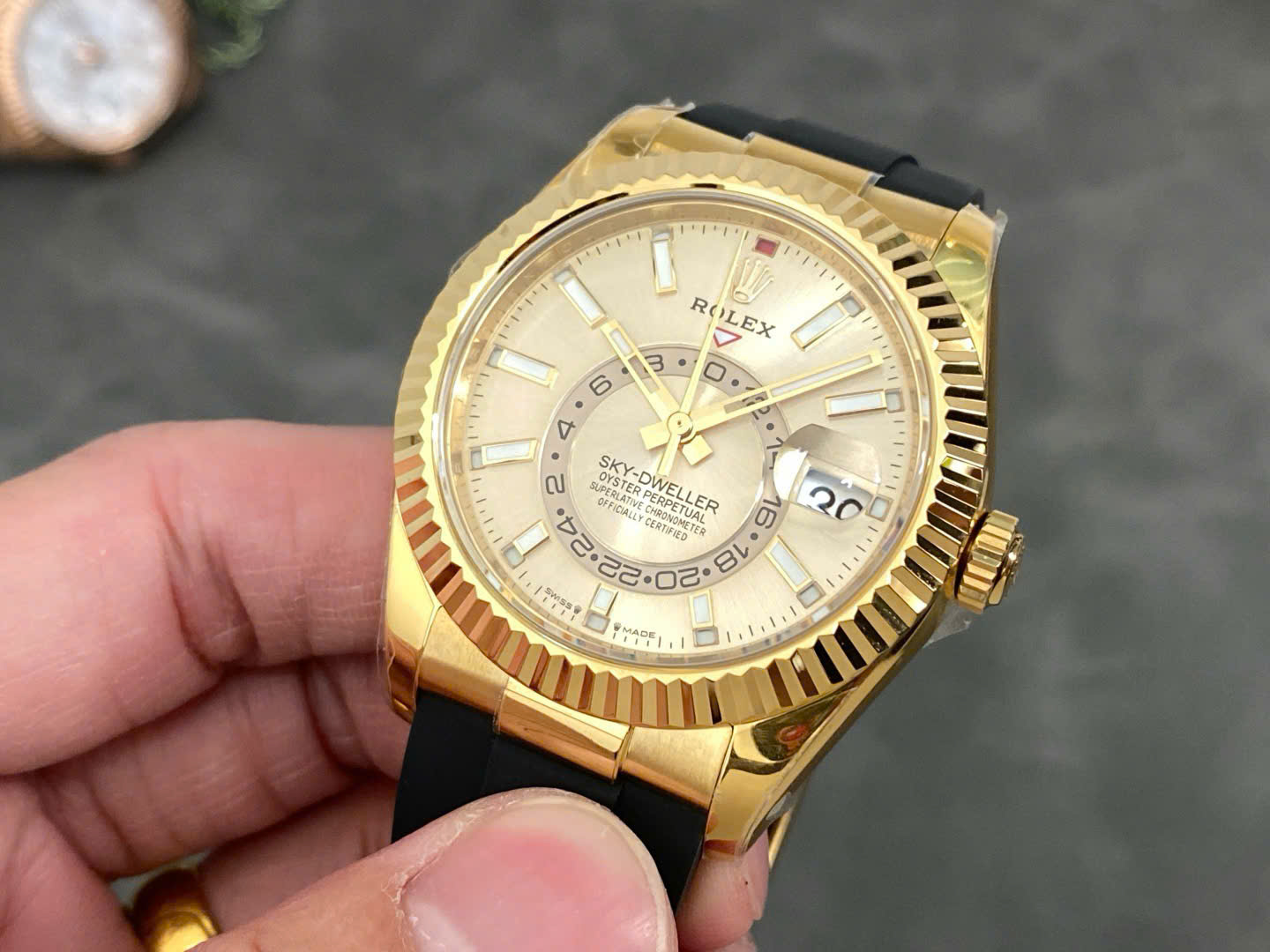 Đồng Hồ Rolex Sky Dweller 326238 Chế Tác Trọng Lượng 190 Grams Xưởng ZF 42mm (9) Đồng Hồ Rolex Sky Dweller 326238 Chế Tác Trọng Lượng 190 Grams Xưởng ZF 42mm (10)