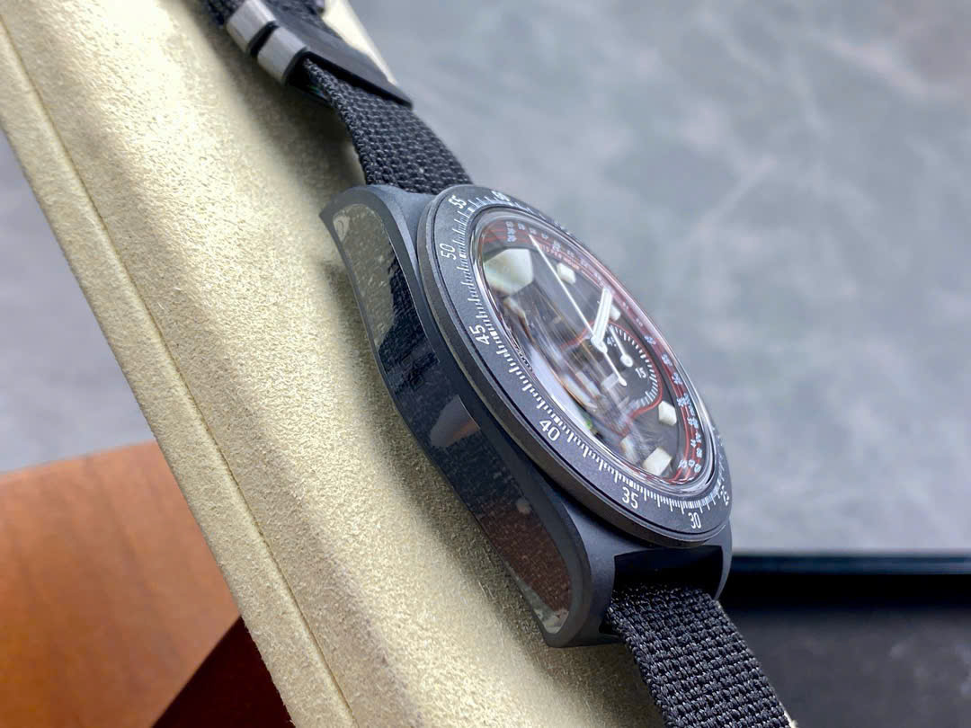 Đồng Hồ Tudor Pelagos FXD Chrono Cycling 25827KN 100M Carbon Chế Tác 43mm (1) Đồng Hồ Tudor Pelagos FXD Chrono Cycling 25827KN 100M Carbon Chế Tác 43mm (4)