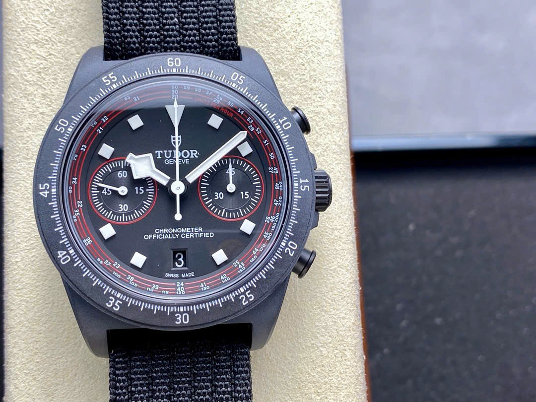 Đồng Hồ Tudor Pelagos FXD Chrono Cycling 25827KN 100M Carbon Chế Tác 43mm (6) Đồng Hồ Tudor Pelagos FXD Chrono Cycling 25827KN 100M Carbon Chế Tác 43mm (4)