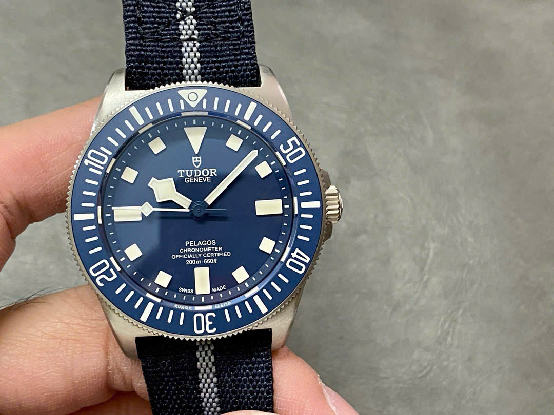 Đồng Hồ Tudor Pelagos FXD Replica Cao Cấp Mặt Xanh Nhà Máy M+ 42mm (1)
