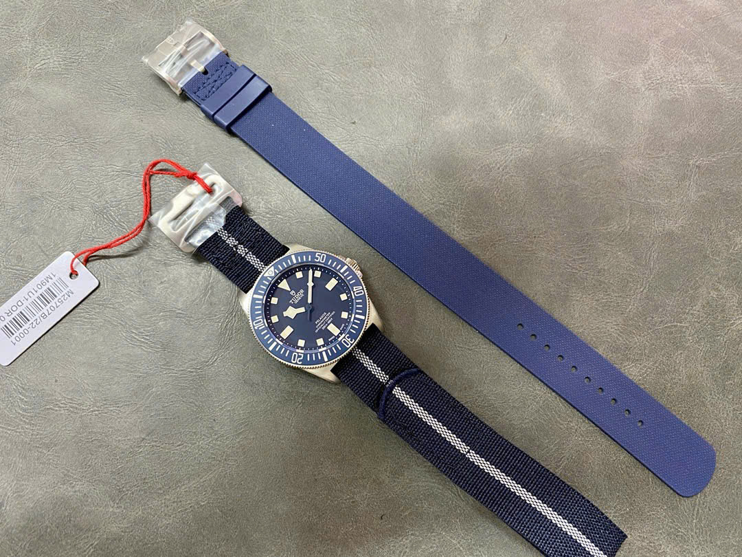 Đồng Hồ Tudor Pelagos FXD Replica Cao Cấp Mặt Xanh Nhà Máy M+ 42mm (2) Đồng Hồ Tudor Pelagos FXD Replica Cao Cấp Mặt Xanh Nhà Máy M+ 42mm (7)