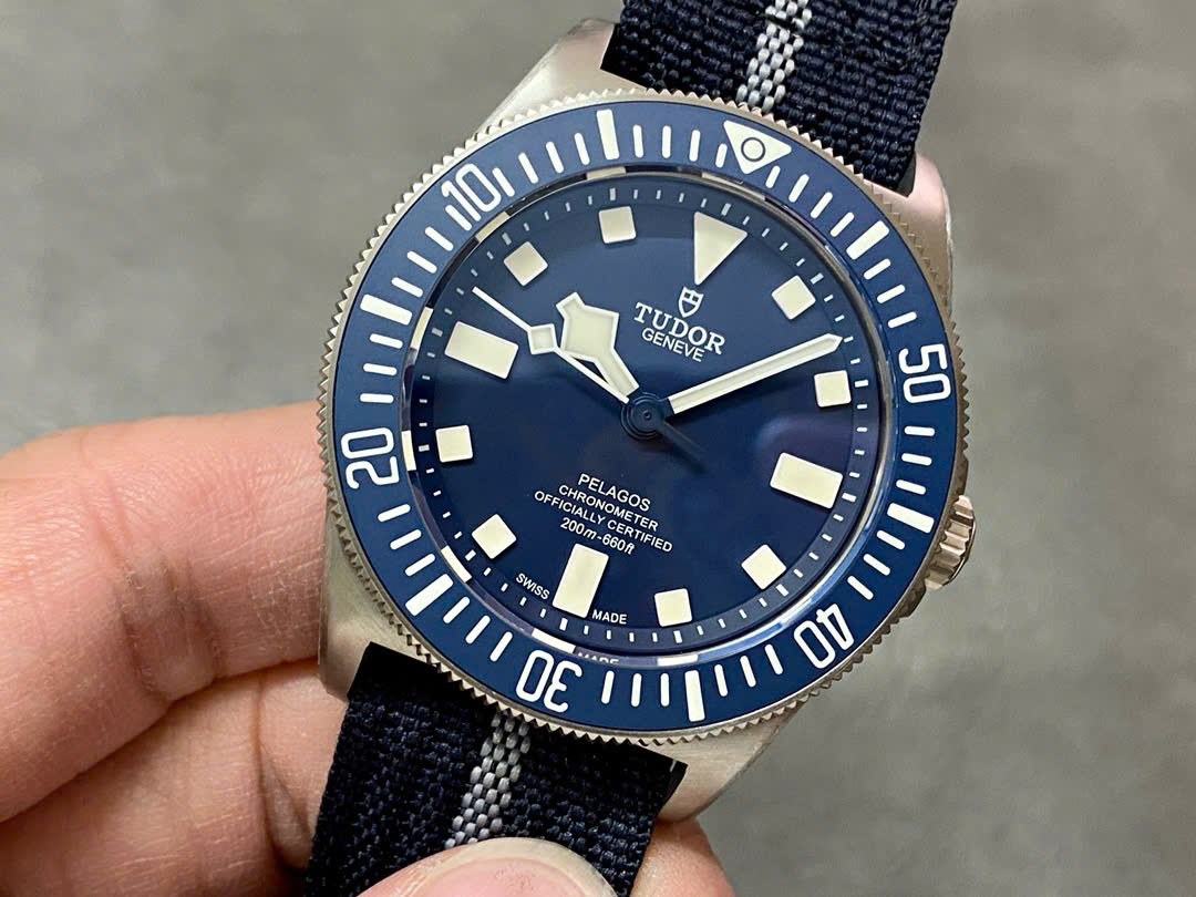 Đồng Hồ Tudor Pelagos FXD Replica Cao Cấp Mặt Xanh Nhà Máy M+ 42mm (4) Đồng Hồ Tudor Pelagos FXD Replica Cao Cấp Mặt Xanh Nhà Máy M+ 42mm (7)